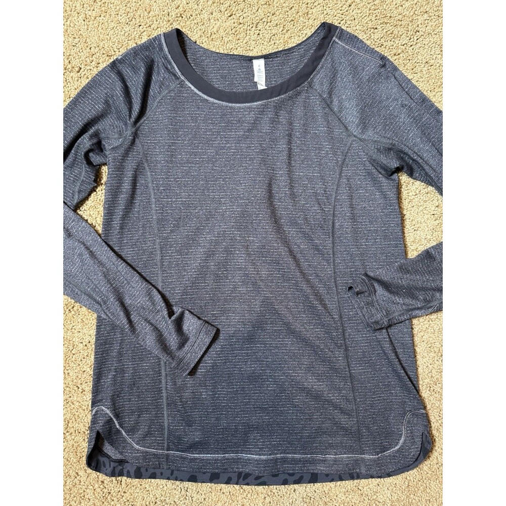 Lululemon Women's Long Sleeve Top Sz 6 Gray‎ Back Pleat Detail Thumb holes